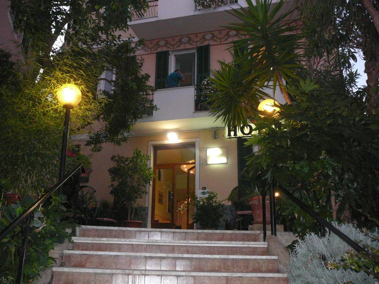 Hotel Villa Bianca Laigueglia Exterior foto