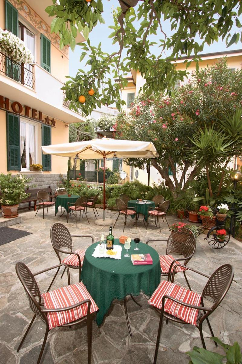 Hotel Villa Bianca Laigueglia Exterior foto